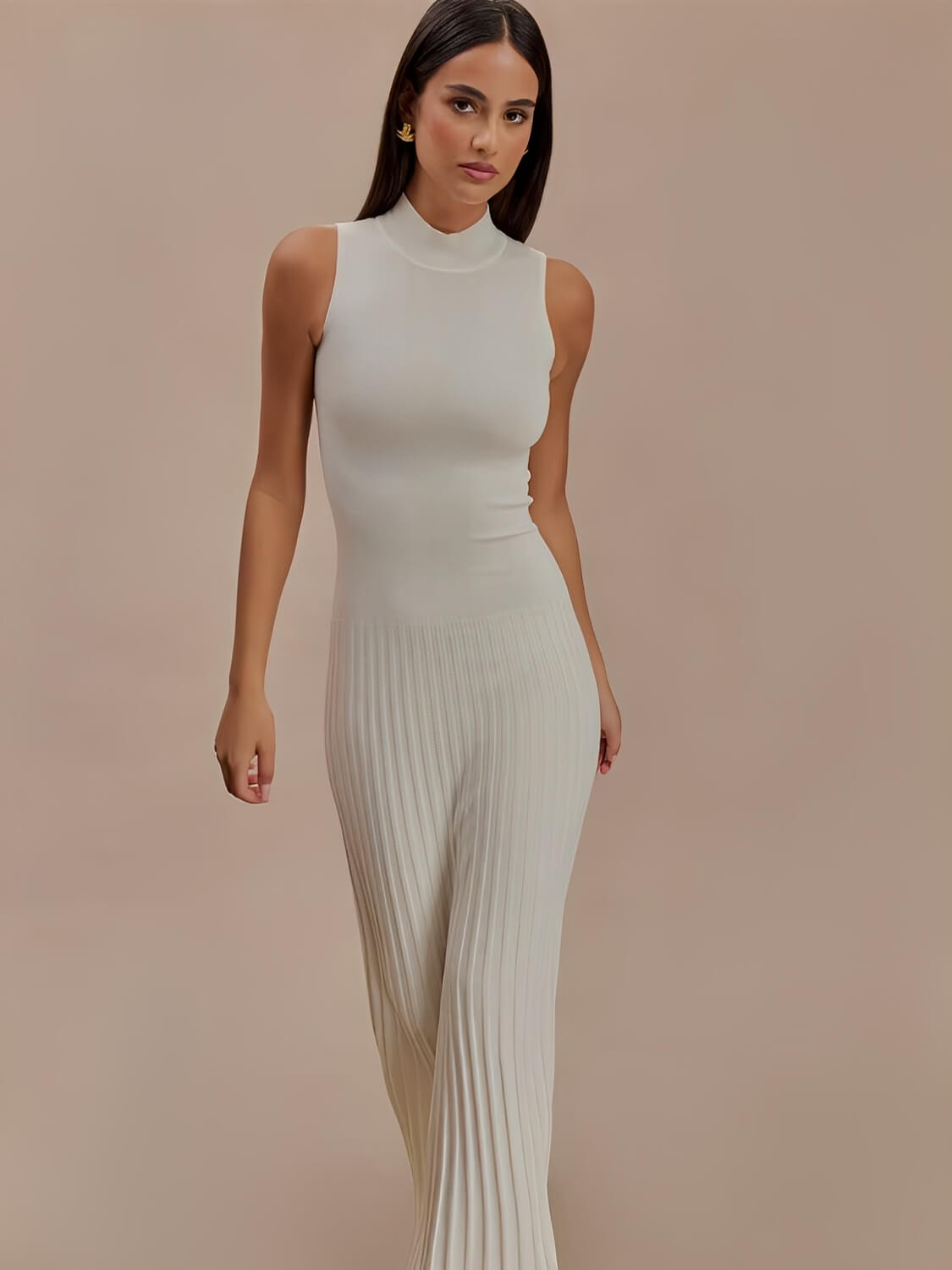 Vestido Longo em Tricô Canelado com Gola Alta e Saia Plissada – Sonia