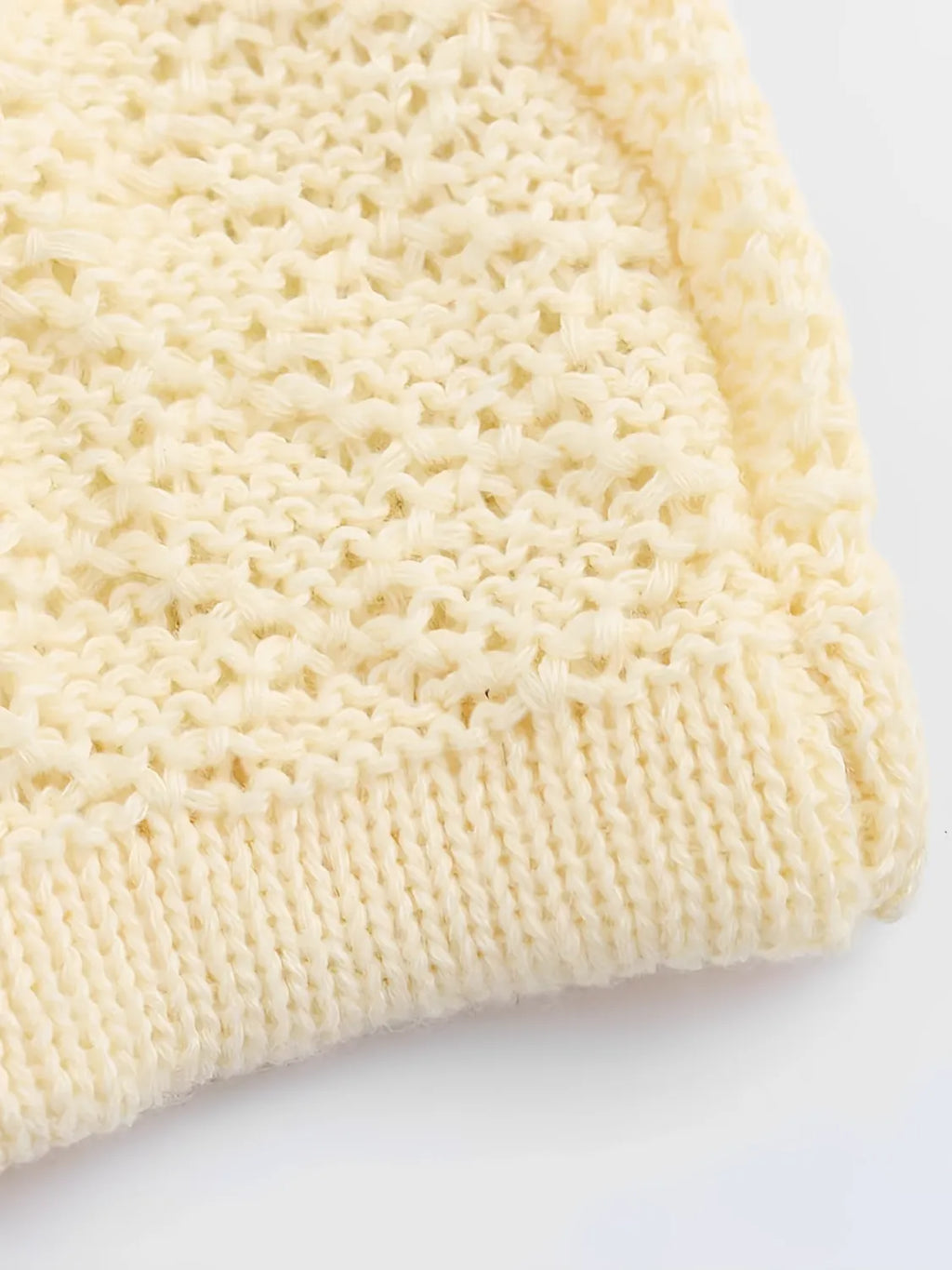 Vestido Longo de Tricô Vazado com Alças Finas e Caimento Leve – Helena
