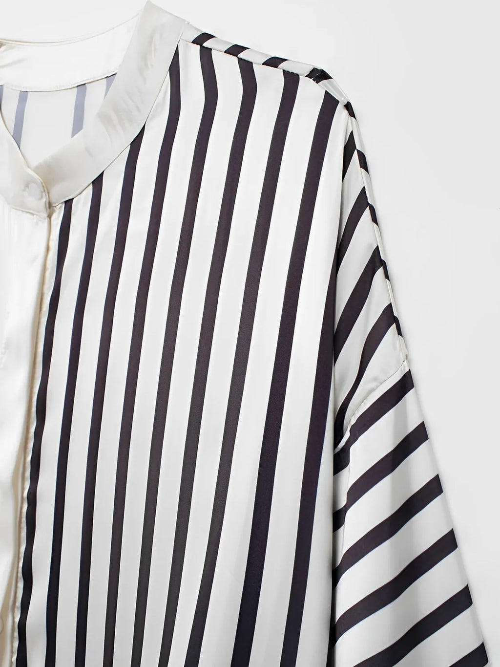 Camisa Feminina Bata Listrada com Manga Flare - Giulia
