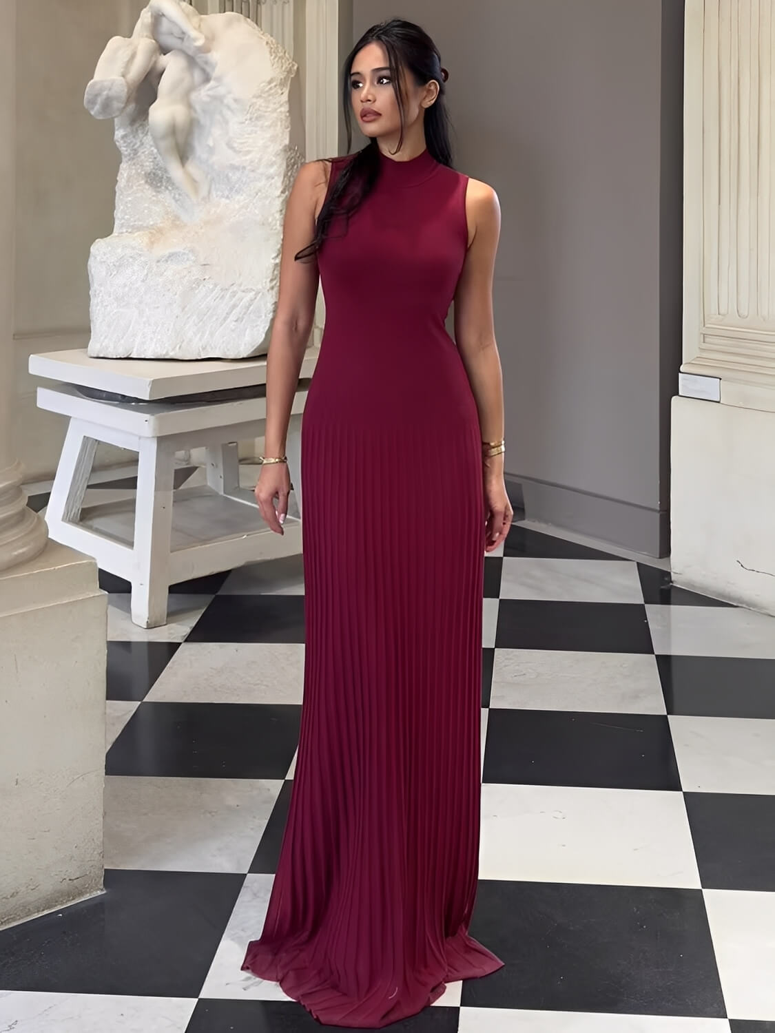 Vestido Longo em Tricô Canelado com Gola Alta e Saia Plissada – Sonia