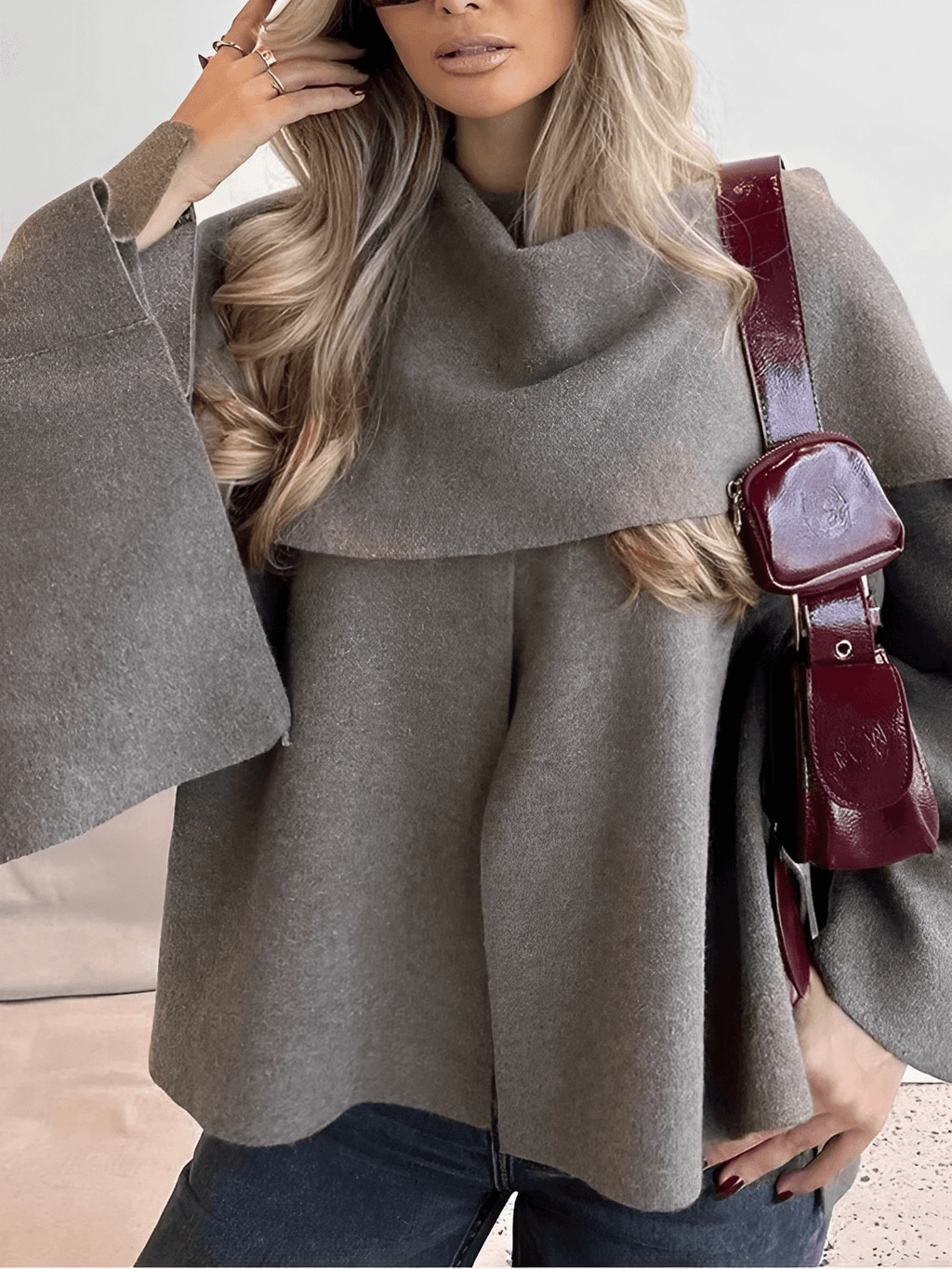 Casaco Poncho Assimétrico  com Gola Lenço – Alana