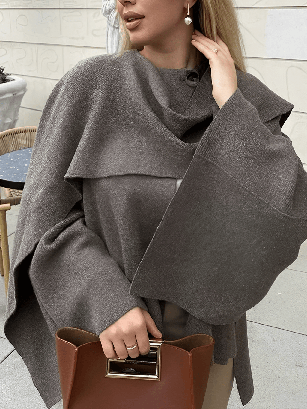 Casaco Poncho Assimétrico  com Gola Lenço – Alana
