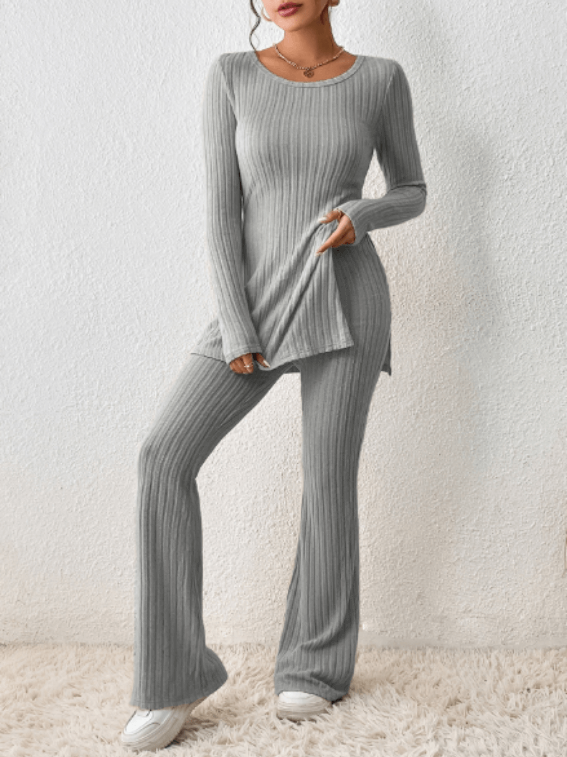 Conjunto Feminino em Tricô Canelado com Blusa Mullet Manga Longa com Fendas Laterais e Calça Flare com Cintura Alta Elástica - Sabrina [FRETE FULL]