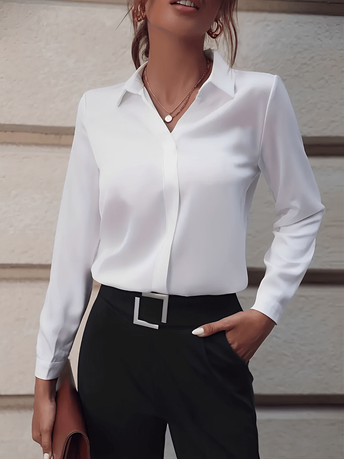 Camisa em Chiffon com Gola Lapela e Broche Perolado - Gladys