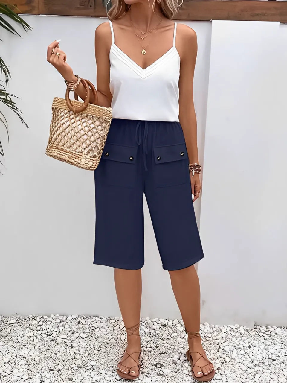 Bermuda Feminina com Bolsos Cargo e Cintura Elástica Ajustável – Kylie