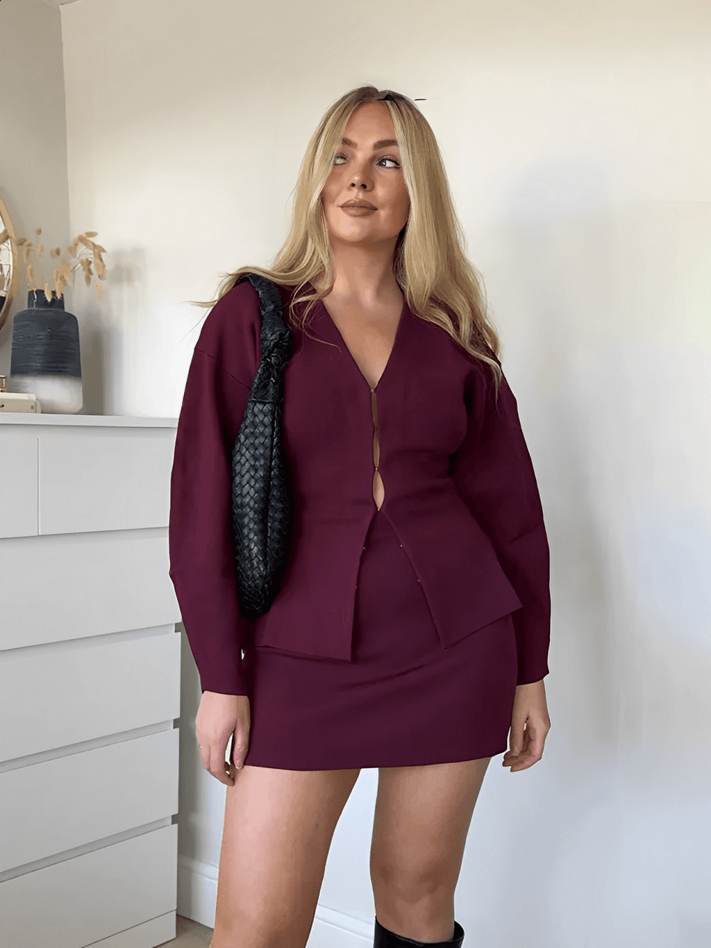 Conjunto de Tricô Suéter Gola V e Saia com Cós Elástico - Viviene