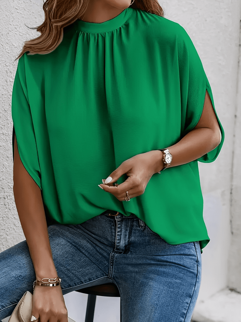 Blusa com Mangas Mocergo Vazadas e Gola Laço Amarração na Nuca - Catherine