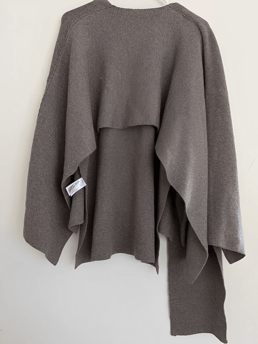 Casaco Poncho Assimétrico  com Gola Lenço – Alana