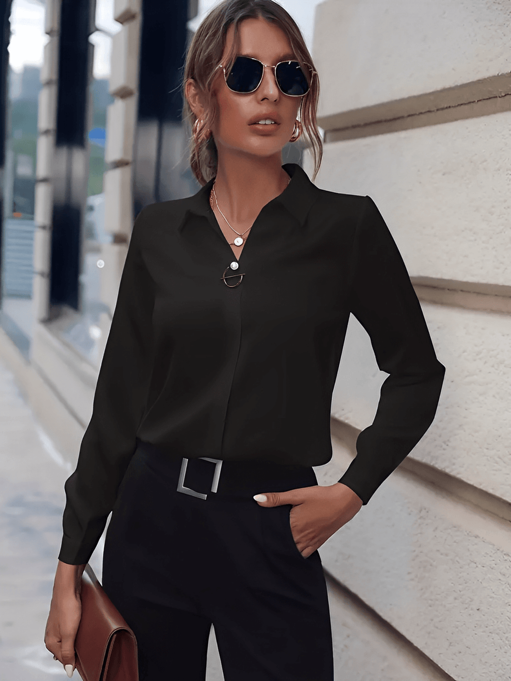 Camisa em Chiffon com Gola Lapela e Broche Perolado - Gladys