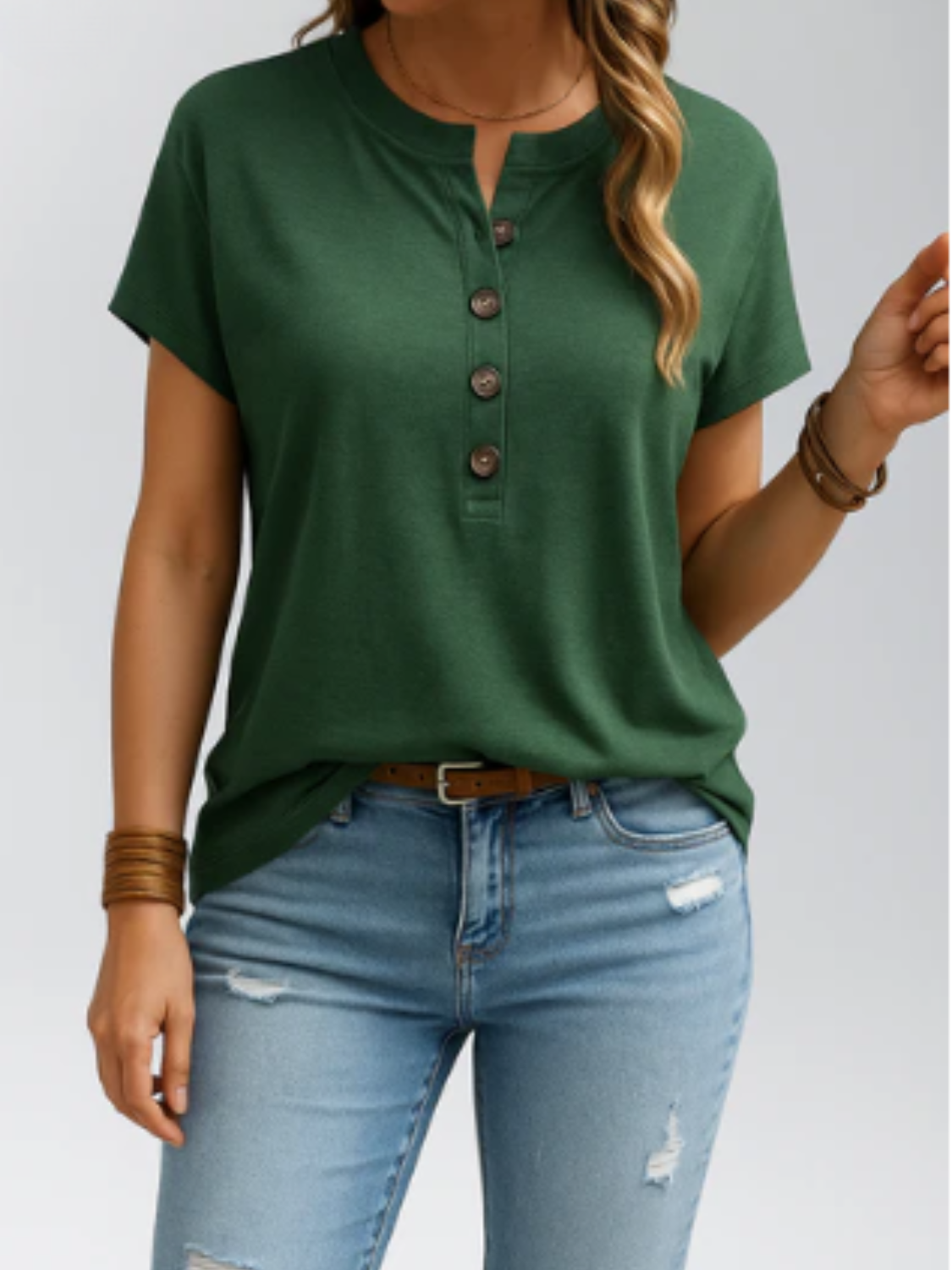 Blusa Feminina Básica com Gola Redonda e Abertura Frontal de Botões - Isolde [FRETE FULL]