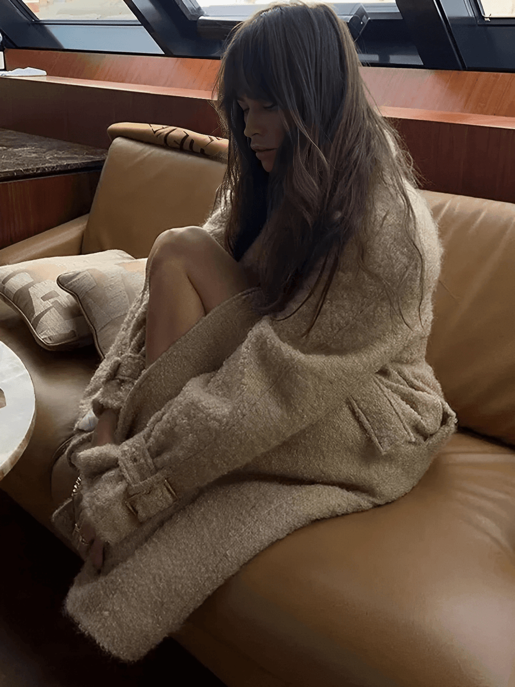 Sobretudo Longo Teddy em Lã com Cinto-Faixa e Fivelas – Jennie