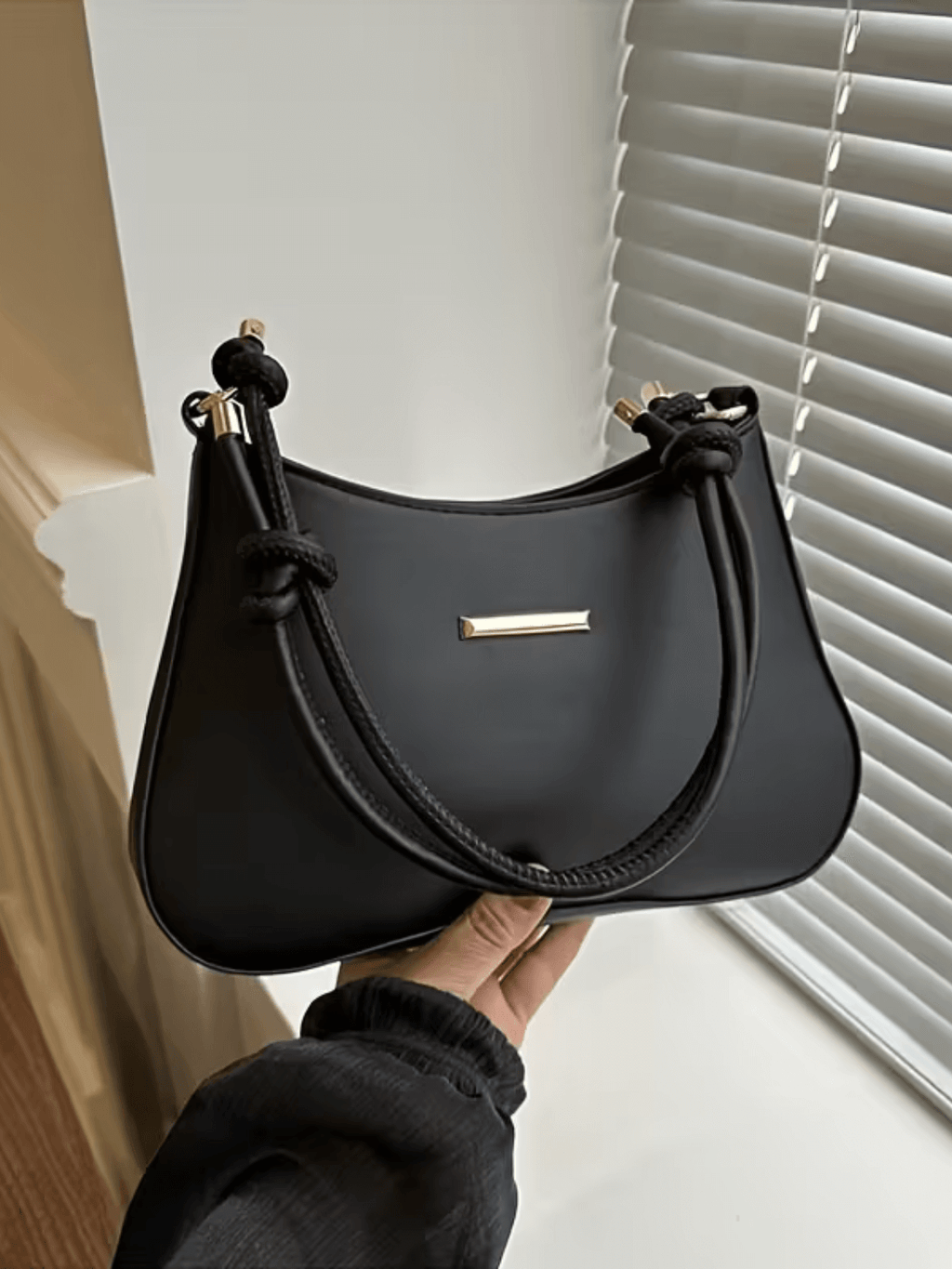 Bolsa Baguete Tiracolo em Couro PU e Alça Ajustável com Nó - Kaylee