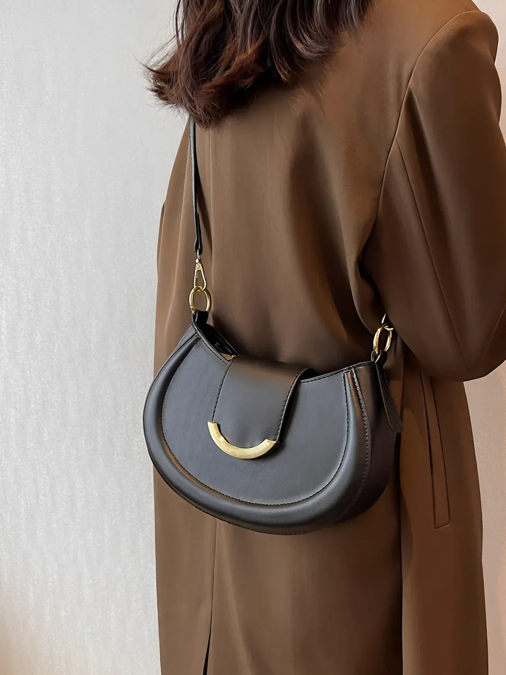 Bolsa Feminina De Ombro Meia Lua em Couro PU com Alça Ajustável - Patricia