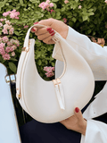 Bolsa Feminina de Ombro Meia Lua em Couro PU e com Alça Regulável - Rosella