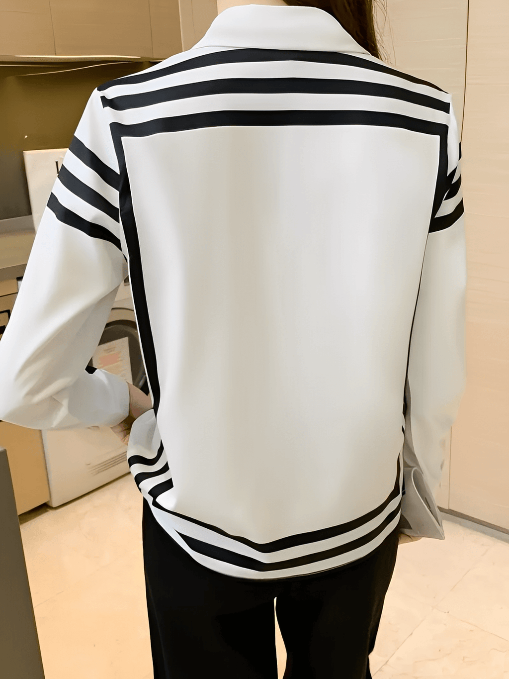 Camisa com Listras Geométricas Gola Lapela e Fechamento em Botões - Helenice