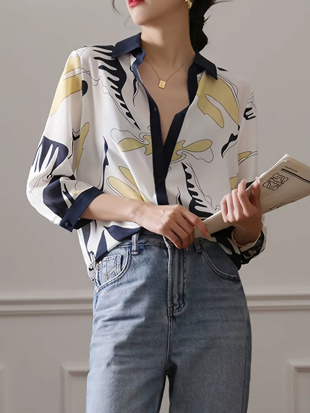 Camisa Estampada Casual com Decote em V e Botões - Elara