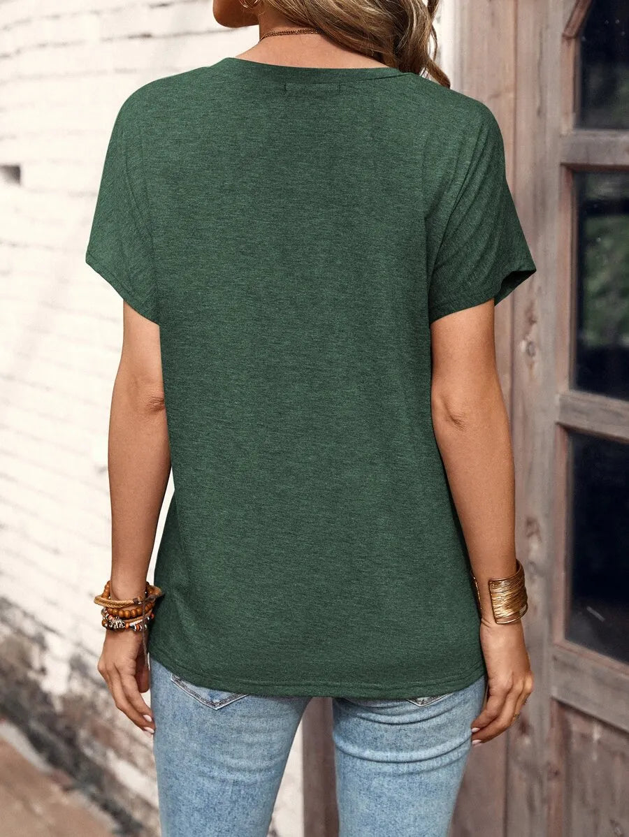 Blusa Feminina Básica com Gola Redonda e Abertura Frontal de Botões - Isolde [FRETE FULL]