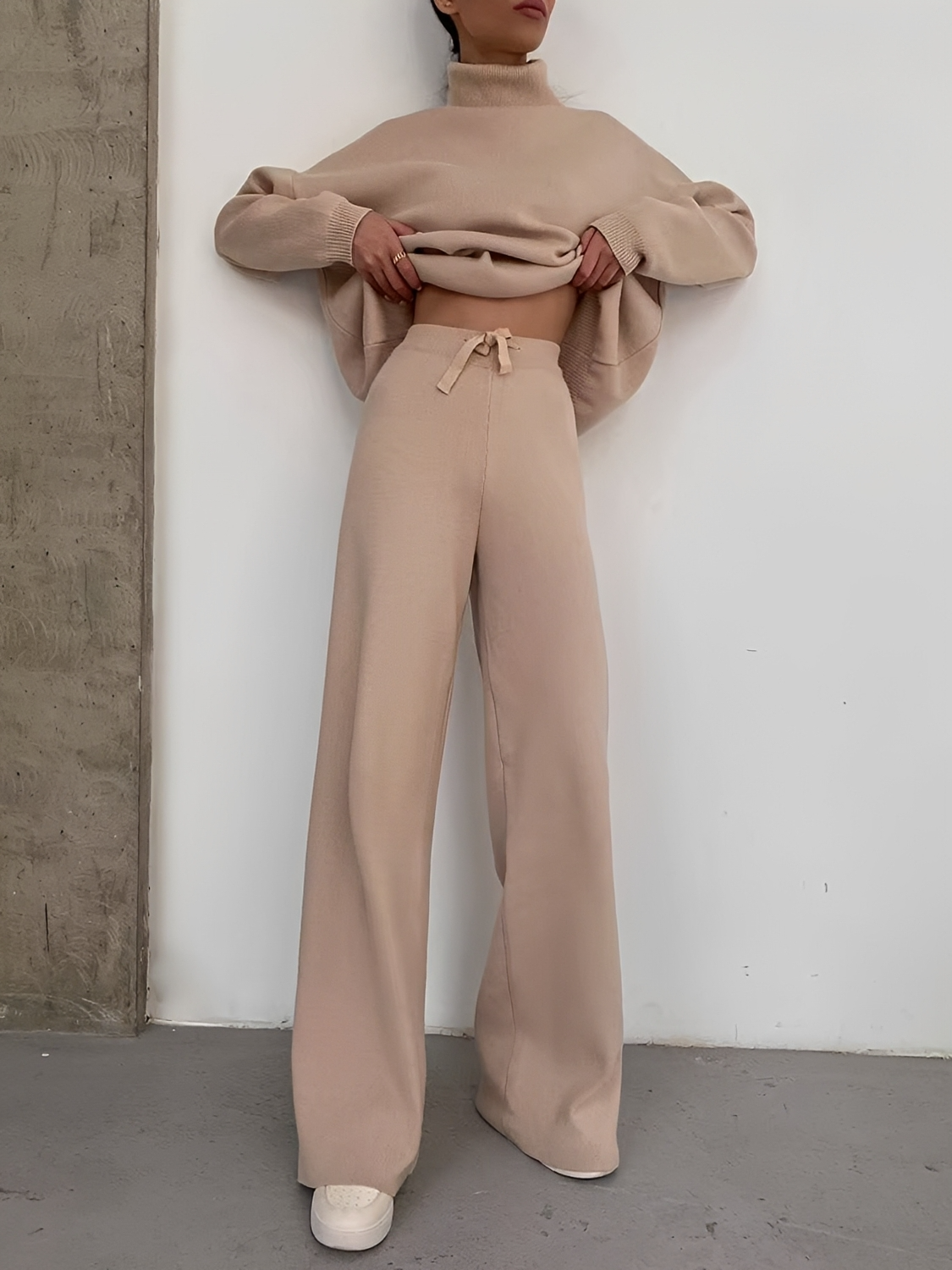 Conjunto em Tricô com Suéter Oversized de Gola Alta e Calça Pantalona -  Leona