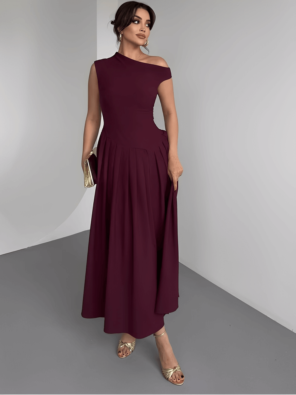 Vestido Maxi com Ombro Assimétrico e Saia Plissada Sofisticada – Luana