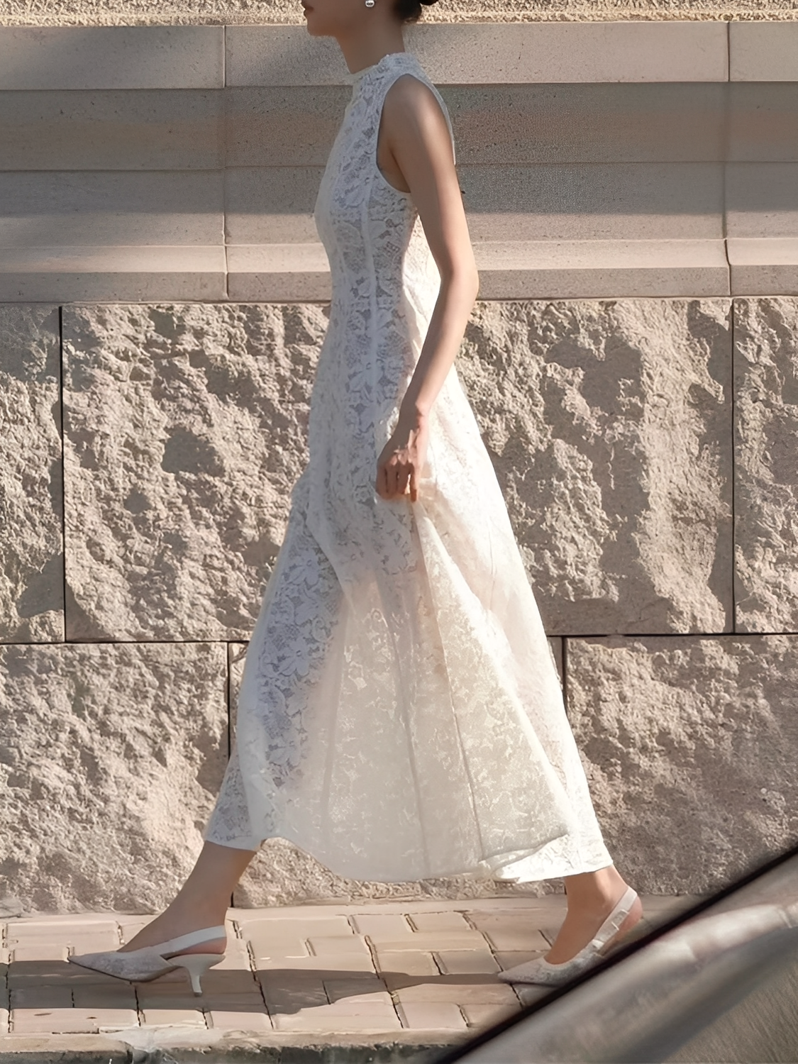 Vestido Midi em Renda Texturizada com Flores Acinturado – Carlota [FRETE FULL]