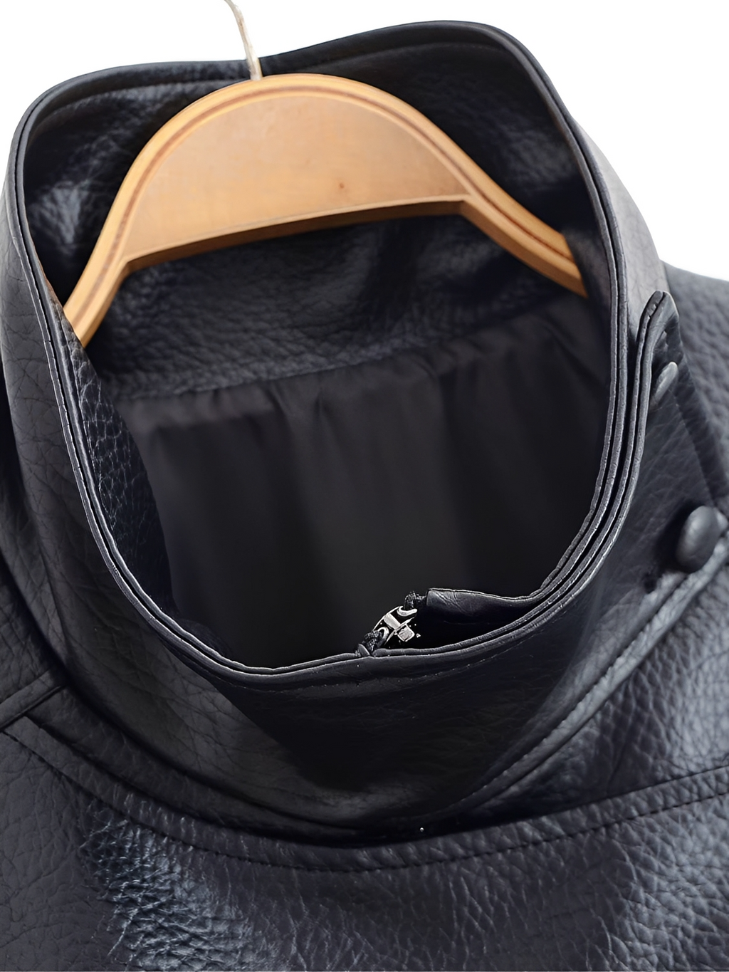 Jaqueta Oversized em Couro PU com Fecho Assimétrico Transpassado- Jasmin