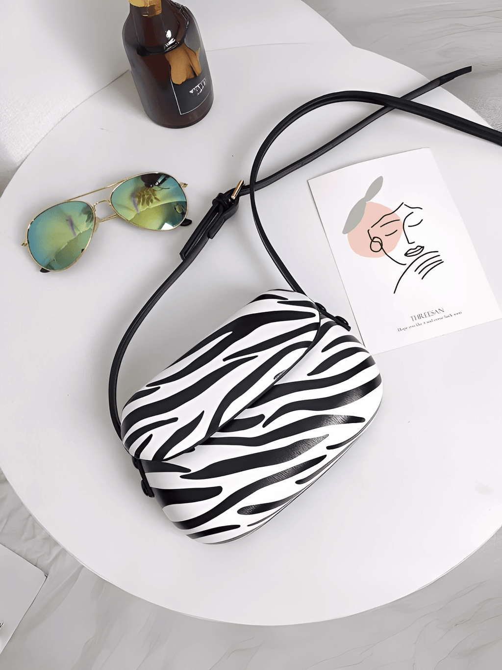 Bolsa Feminina em Couro PU com Design Arredondado e Alça Regulável – Odete