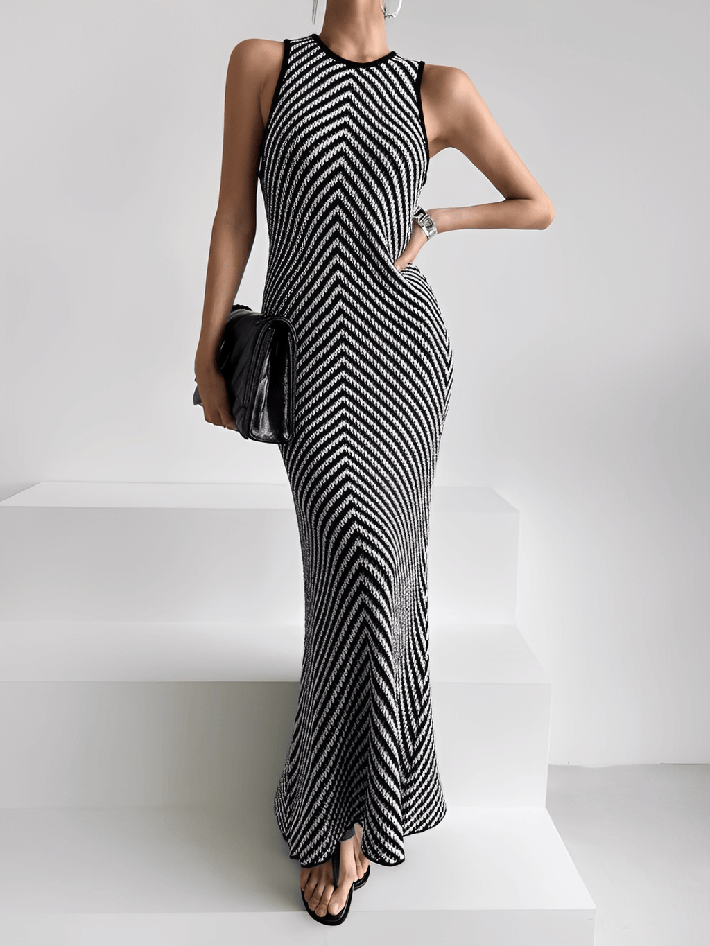 Vestido Midi em Tricô Leve com Listras Zigue-Zague Preto e Branco – Doralice