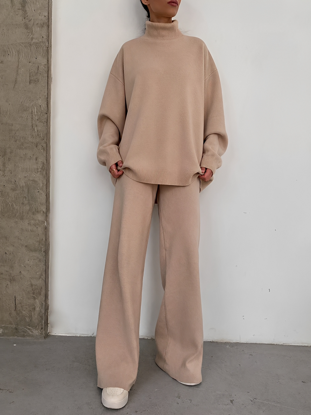 Conjunto em Tricô com Suéter Oversized de Gola Alta e Calça Pantalona -  Leona