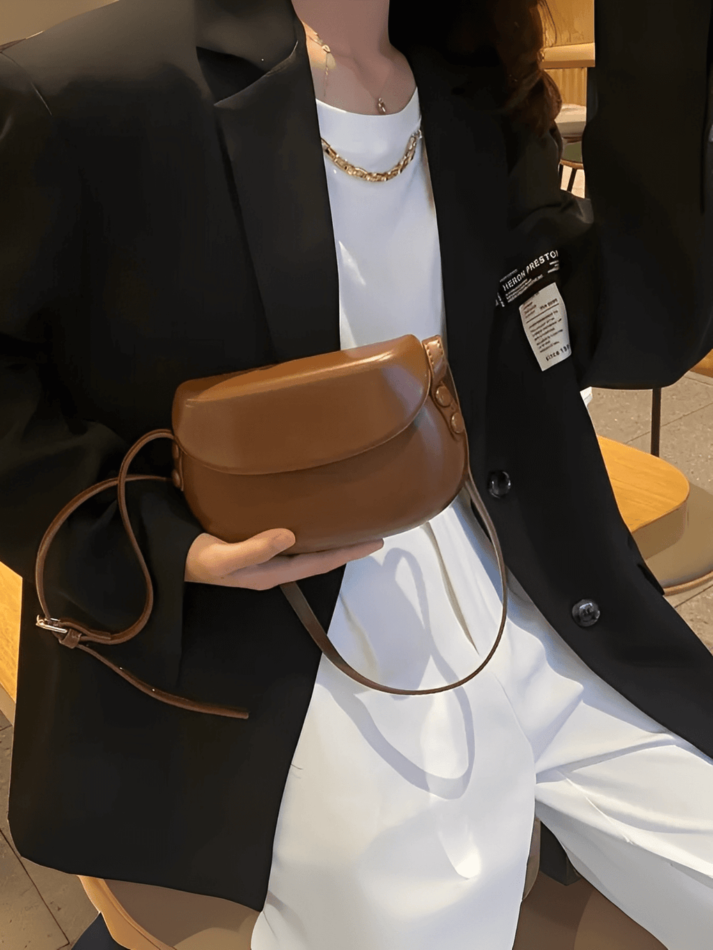 Bolsa Feminina em Couro PU com Design Arredondado e Alça Regulável – Odete