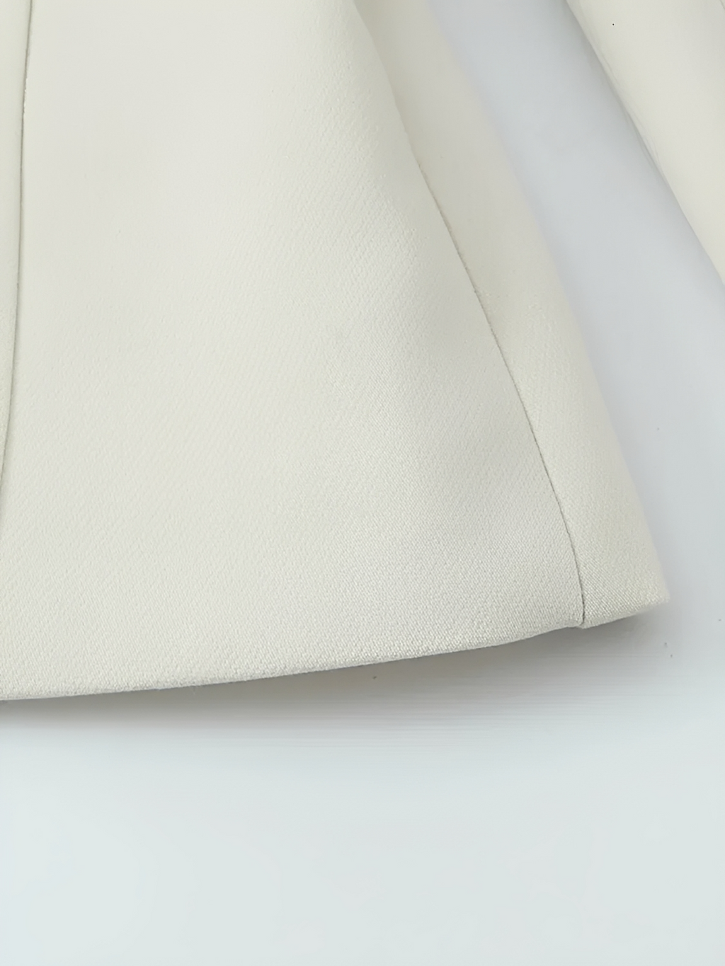 Conjunto em Alfaiataria com Casaco Acinturado e Calça Flare - Ariadne