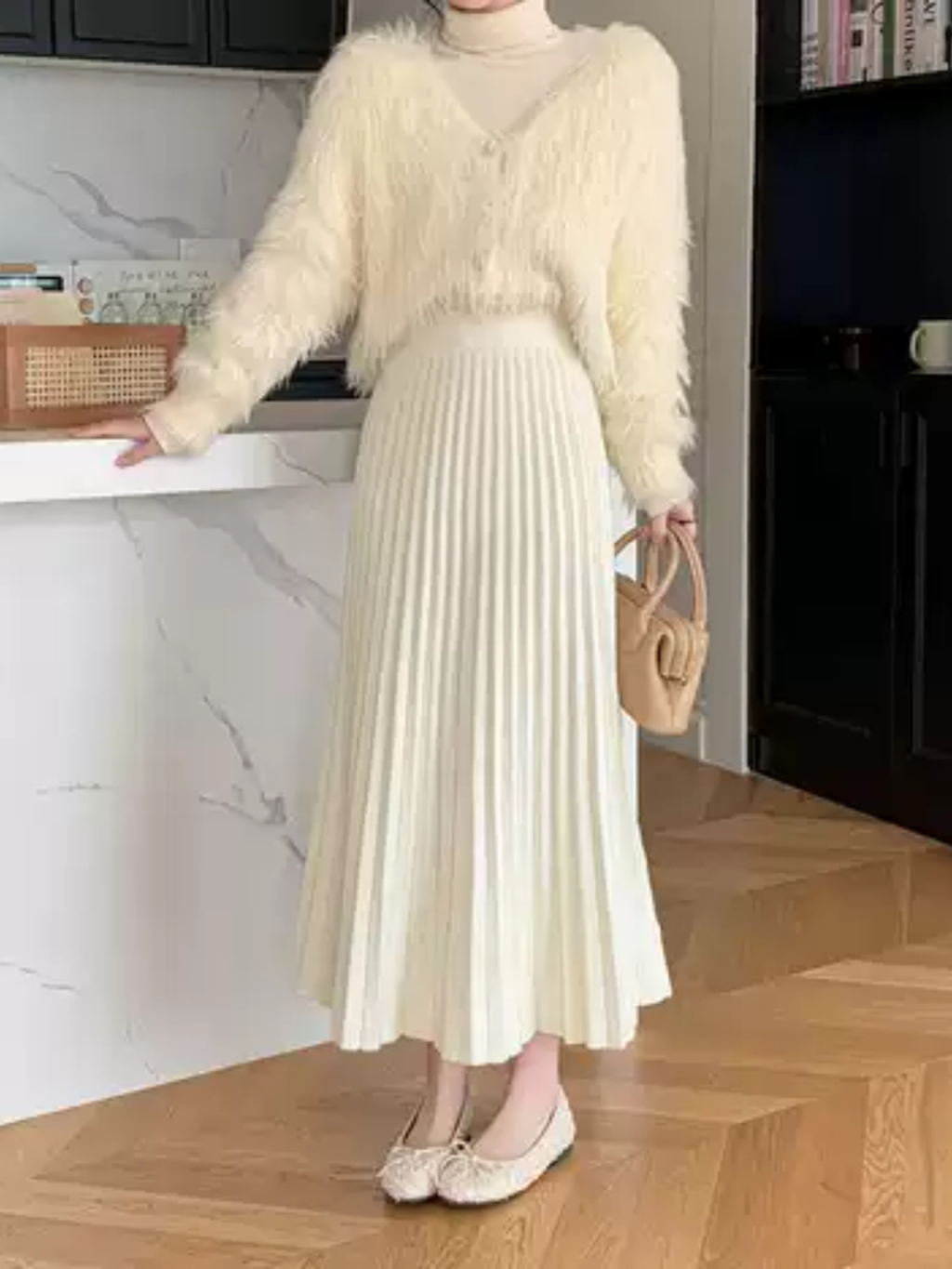 Saia Midi Plissada Modelagem Evasê Cintura Alta - Jamile