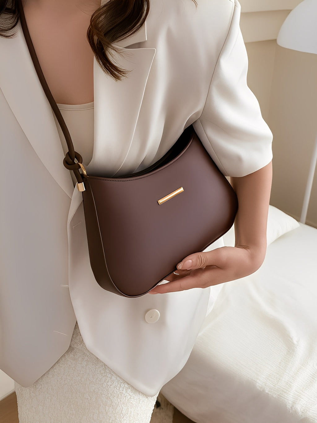 Bolsa Baguete Tiracolo em Couro PU e Alça Ajustável com Nó - Kaylee