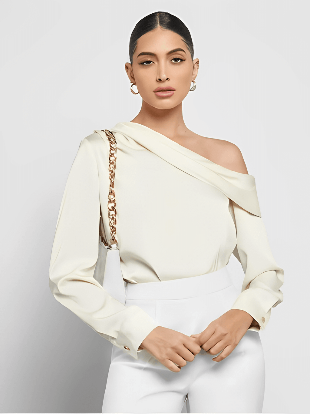 Blusa Acetinada Decote Assimétrico e Punhos com Botão – Diná