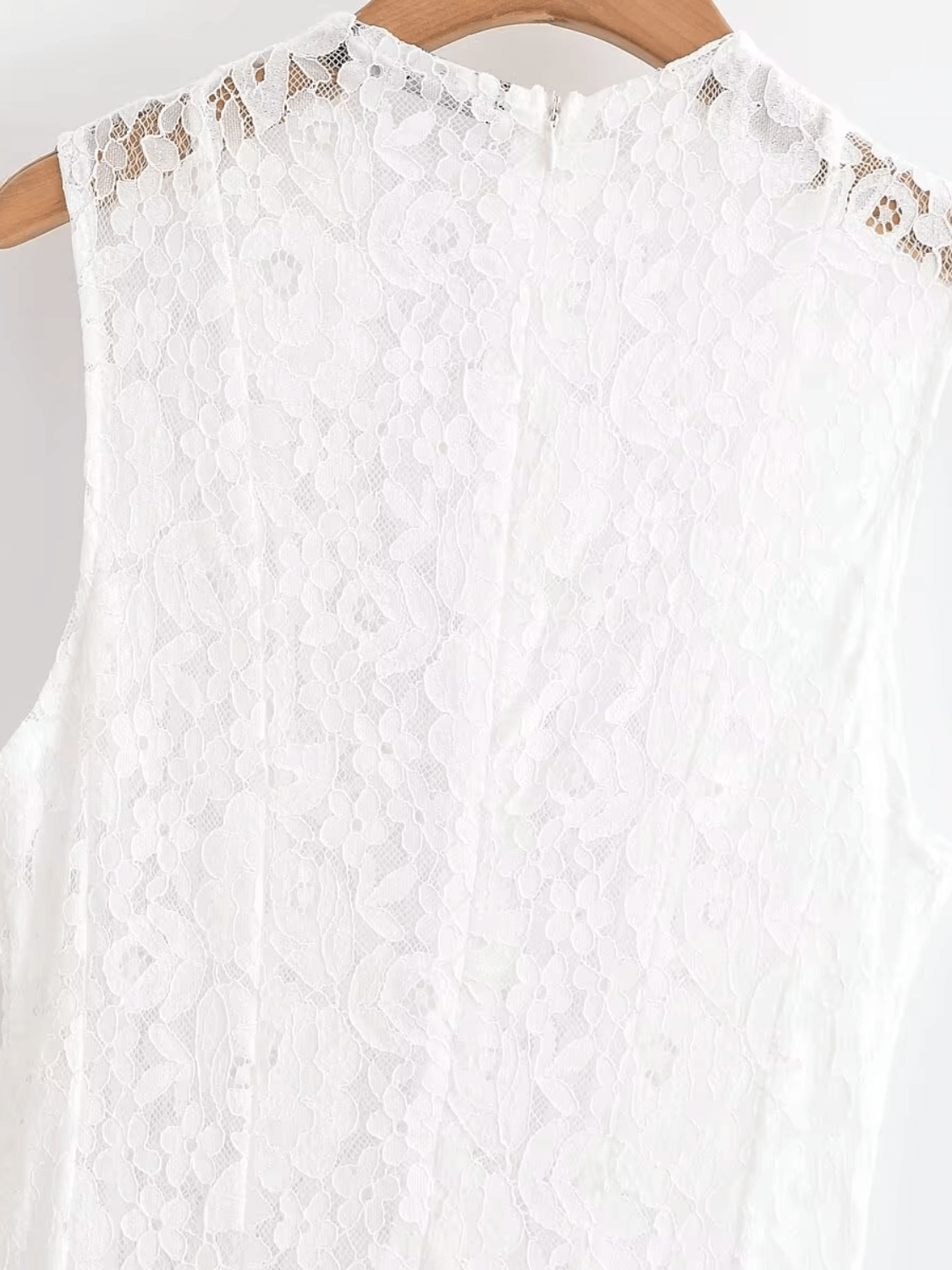 Vestido Midi em Renda Texturizada com Flores Acinturado – Carlota [FRETE FULL]