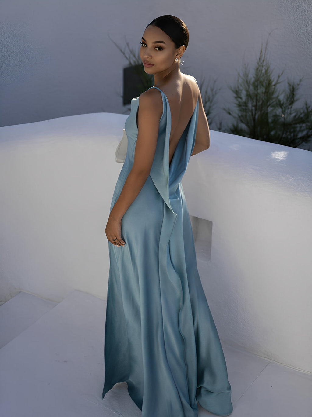 Vestido Longo de Festa Acetinado Alças Finas e Costas Vazadas em V– Alya