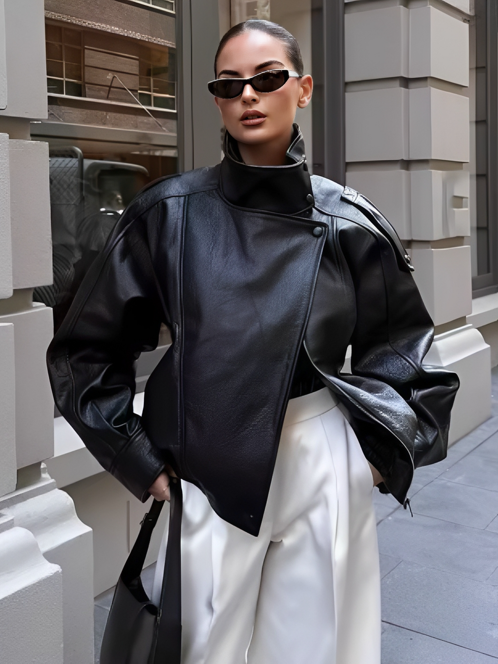 Jaqueta Oversized em Couro PU com Fecho Assimétrico Transpassado- Jasmin