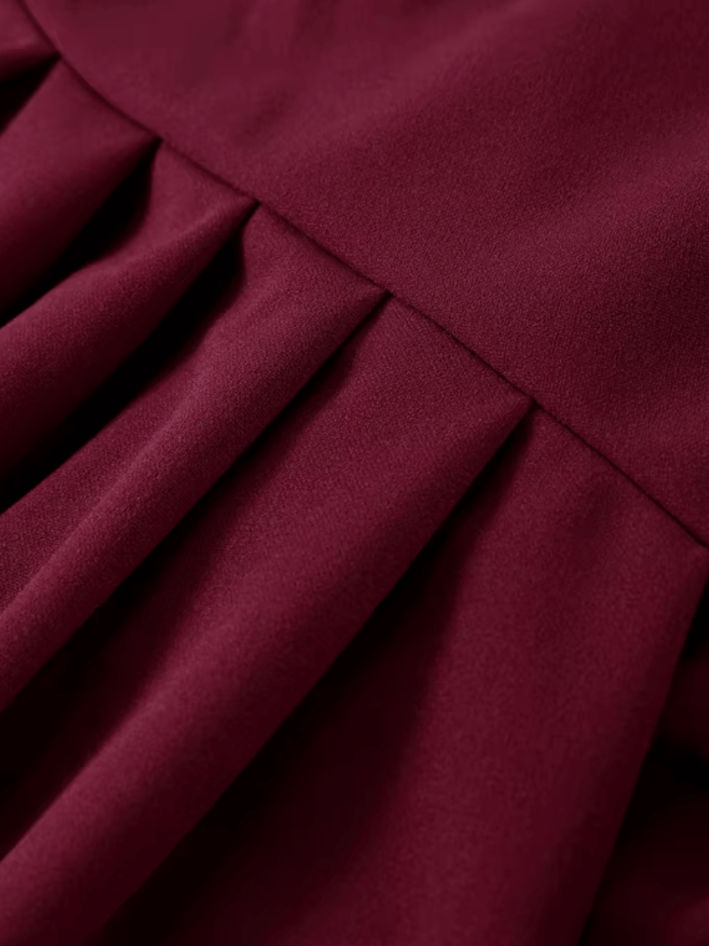 Vestido Maxi com Ombro Assimétrico e Saia Plissada Sofisticada – Luana