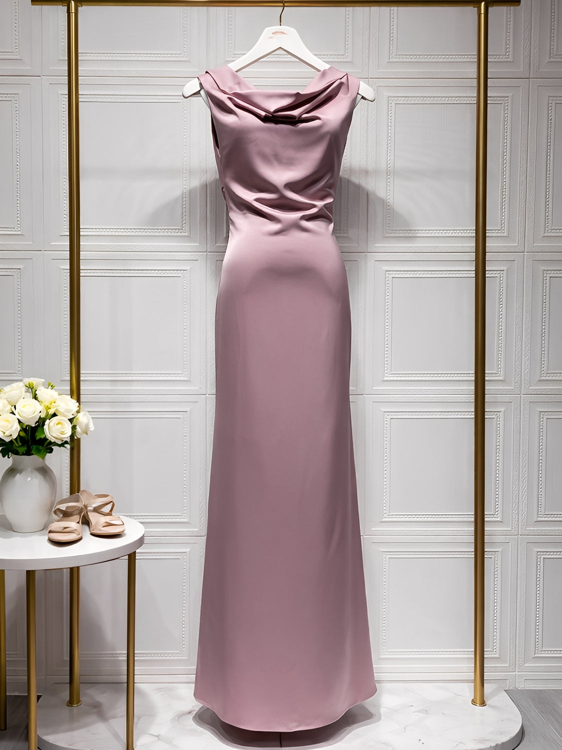 Vestido de Festa Longo Acetinado com Decote Drapeado e Costas Nuas  – Selin