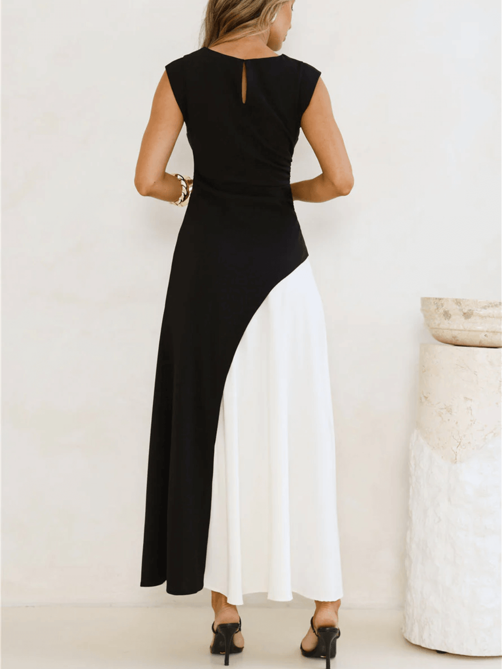 Vestido Longo Sem Mangas com Design Bicolor Diagonal Elegante - Alane