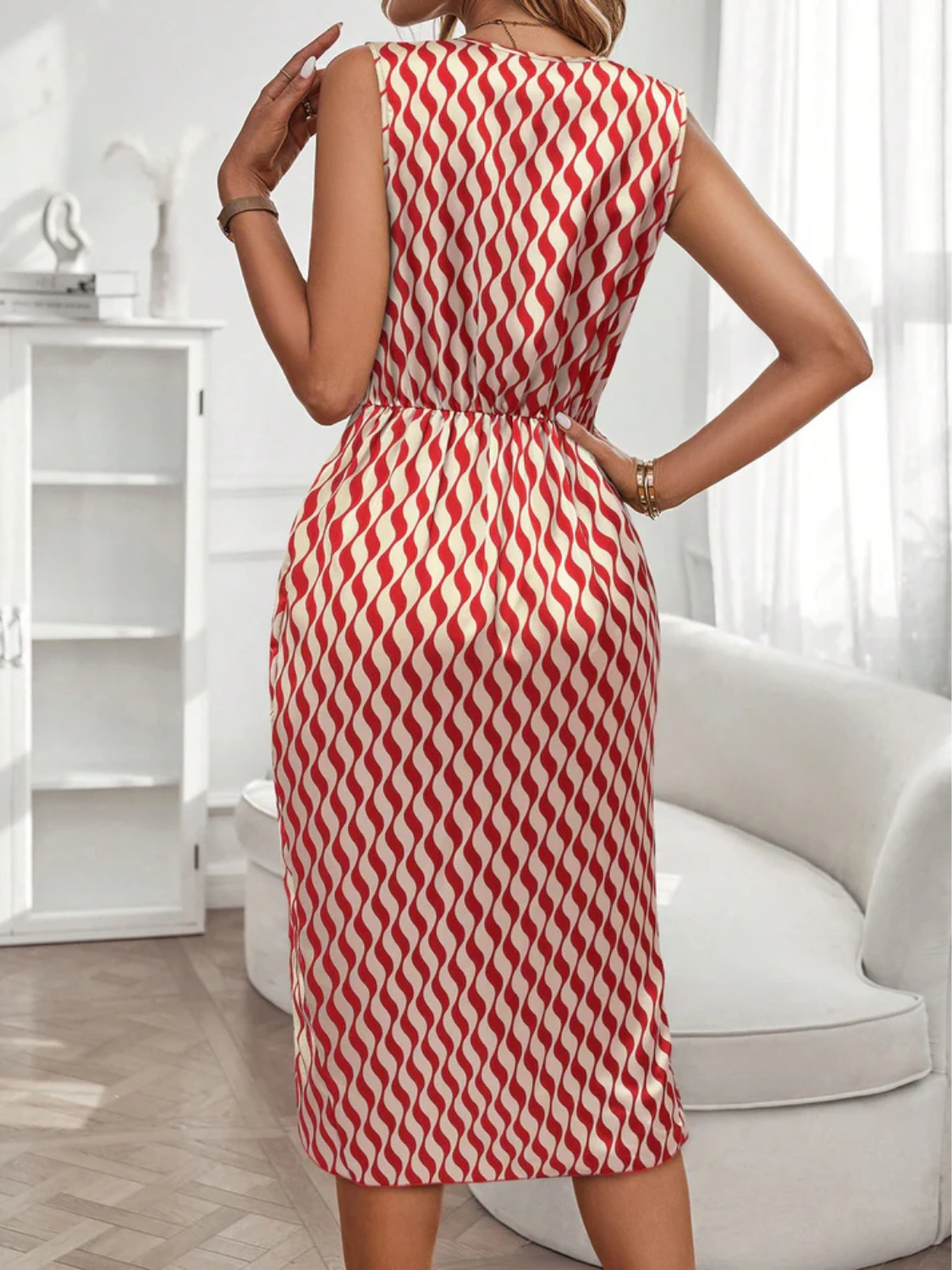Vestido Midi Acetinado Estampado Assimétrico com Gola Solta – Maryam