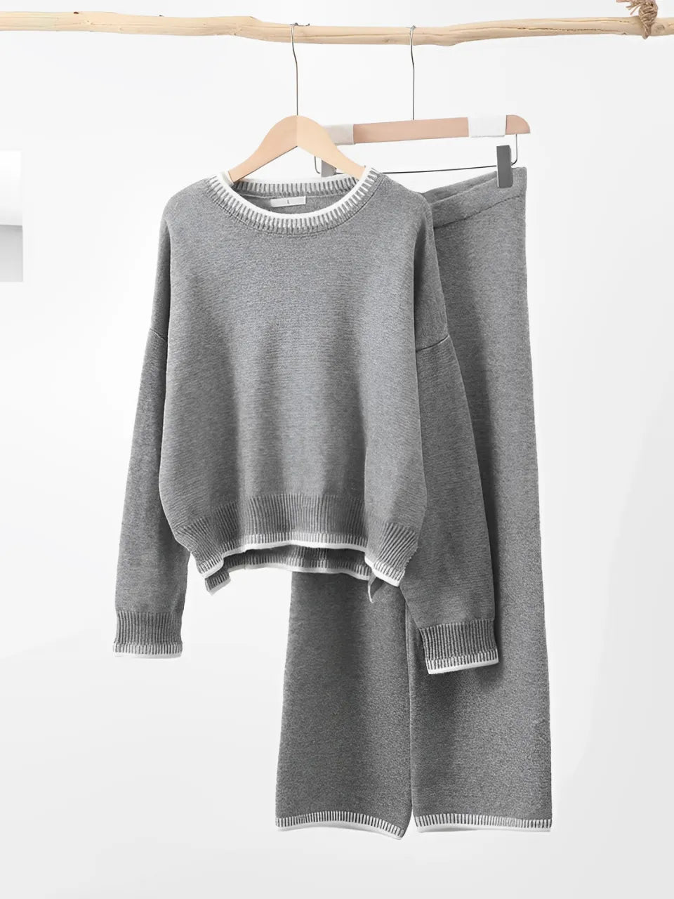 Conjunto Feminino com Suéter e Calça com Detalhes em Crochê – Íris [FRETE FULL]