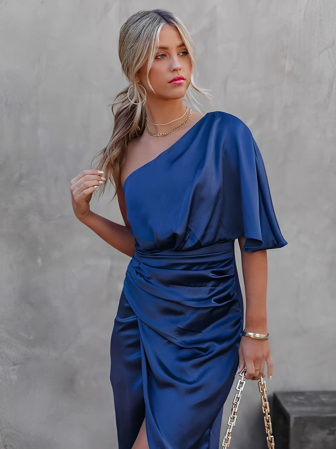 Vestido Midi Acetinado Drapeado Assimétrico Ombro Manga Única  – Núbia