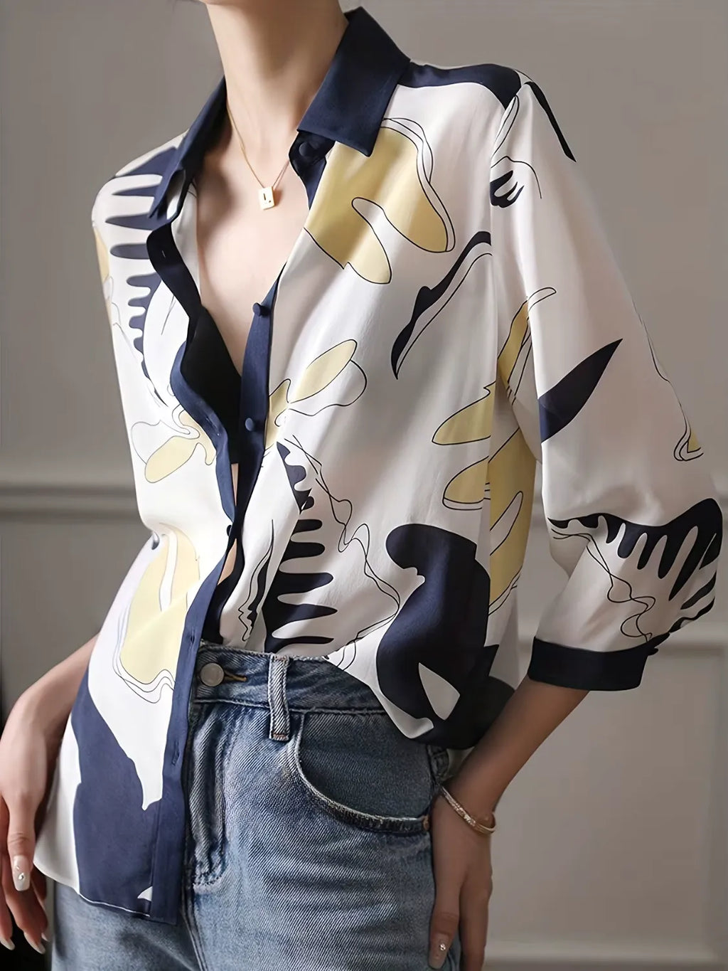 Camisa Estampada Casual com Decote em V e Botões - Elara