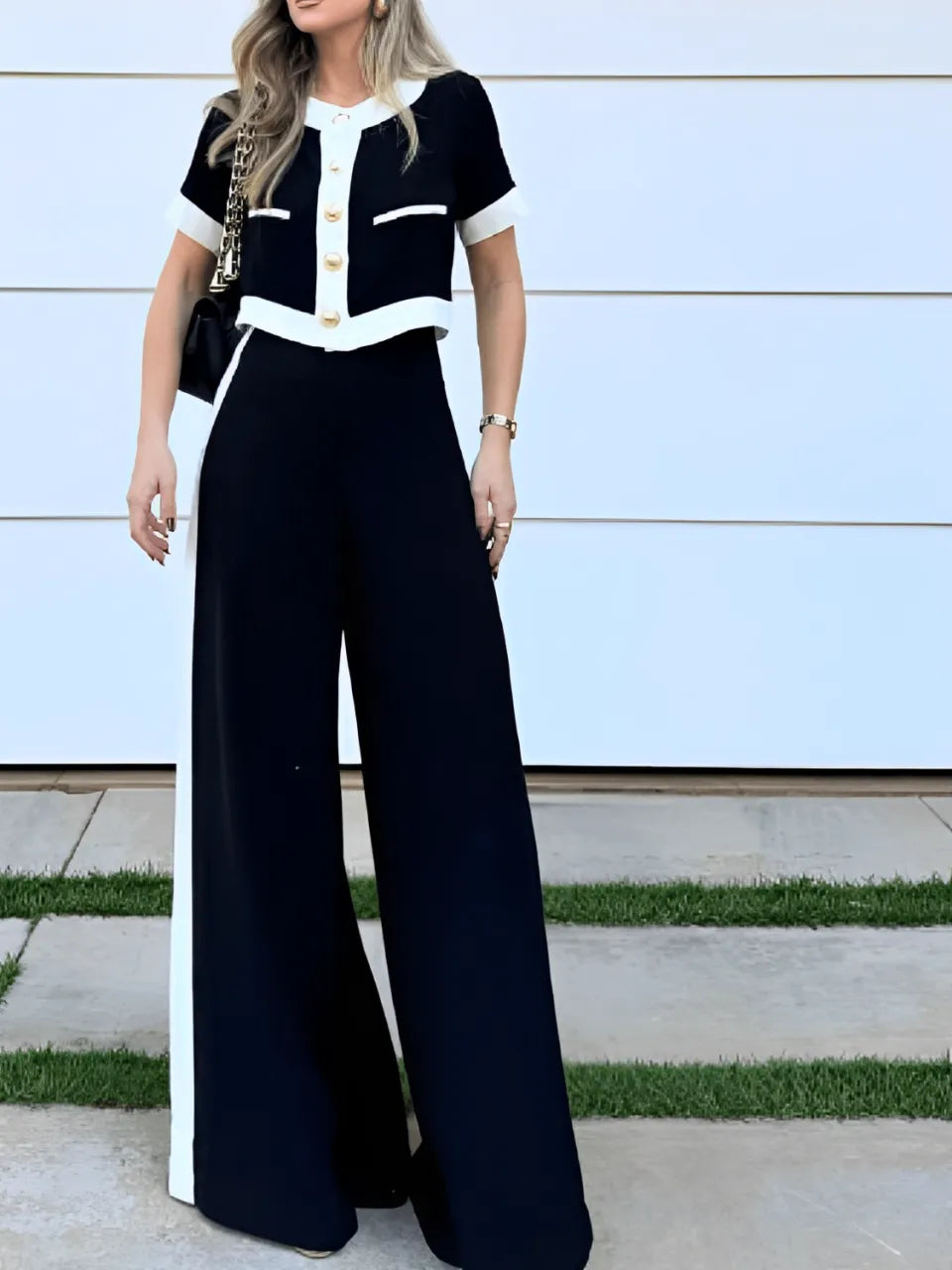 Conjunto com Blusa Cropped de Botões e Calça de Cintura Alta - Victoria