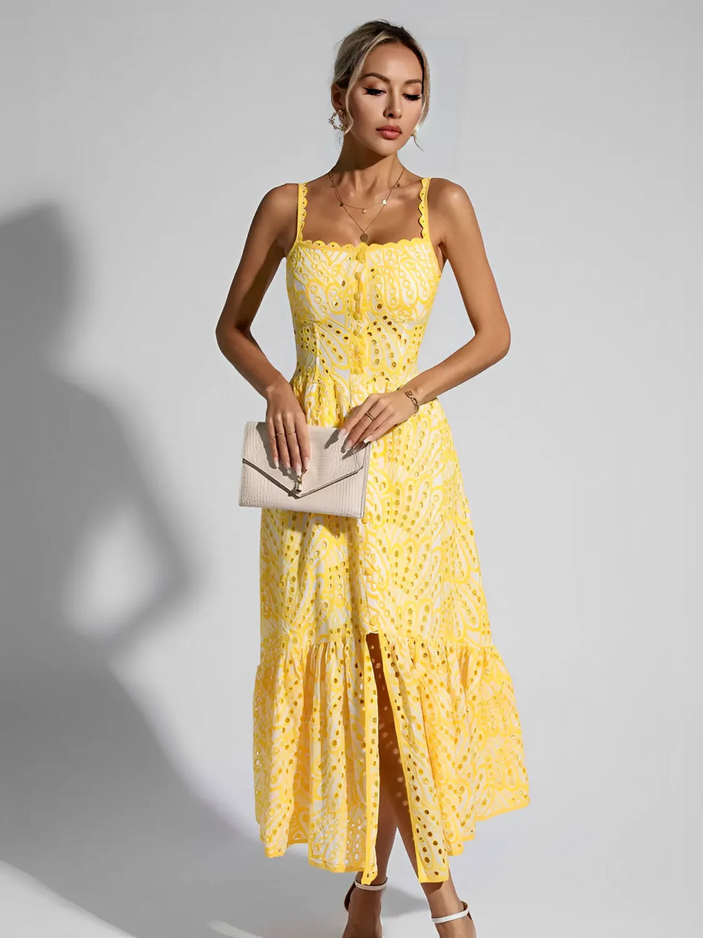 Vestido Midi de Laise com Babados Delicados e Elástico nas Costas – Marina