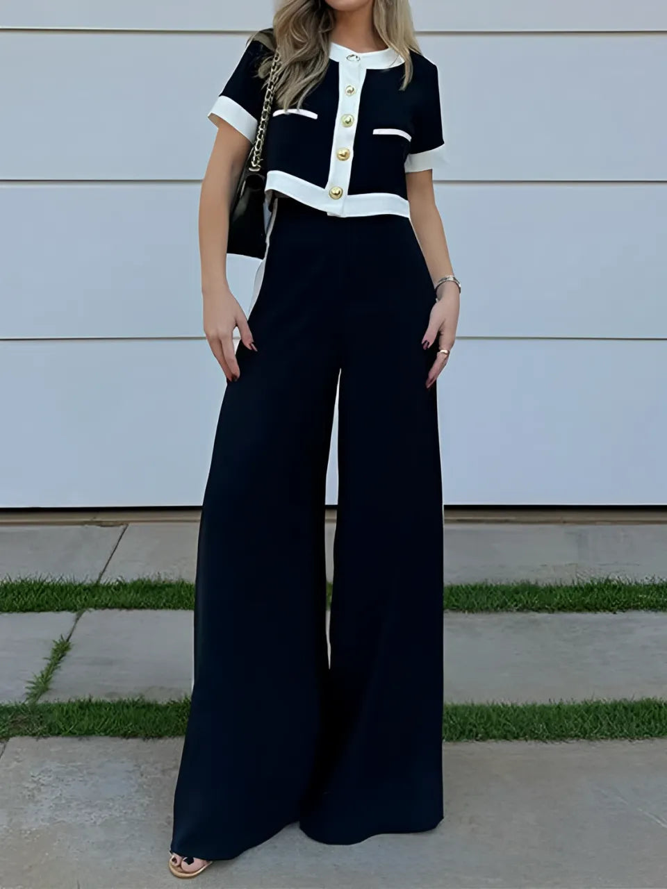 Conjunto com Blusa Cropped de Botões e Calça de Cintura Alta - Victoria