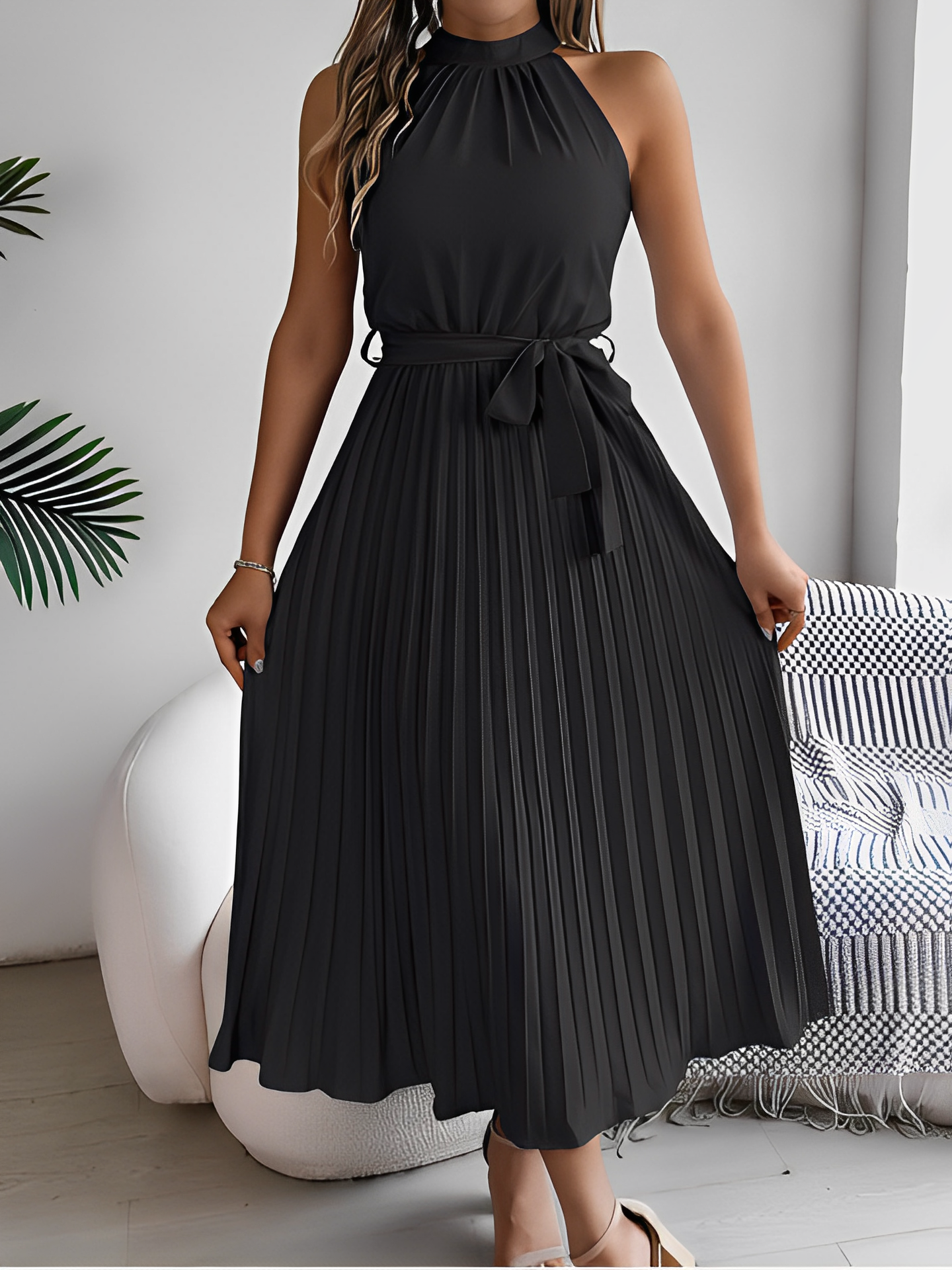 Vestido Midi Plissado com Decote Halter e Faixa Ajustável na Cintura – Dora [FRETE FULL]