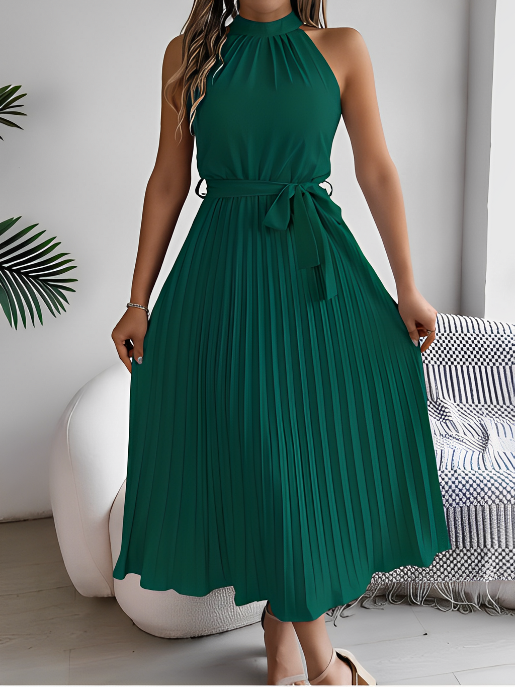 Vestido Midi Plissado com Decote Halter e Faixa Ajustável na Cintura – Dora [FRETE FULL]
