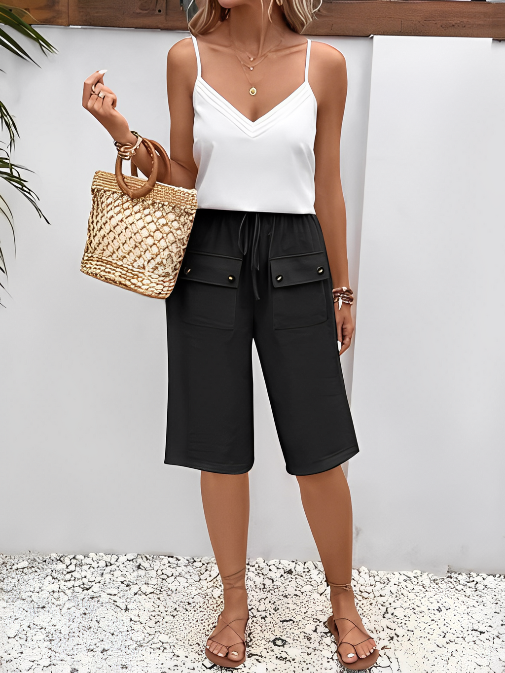 Bermuda Feminina com Bolsos Cargo e Cintura Elástica Ajustável – Kylie
