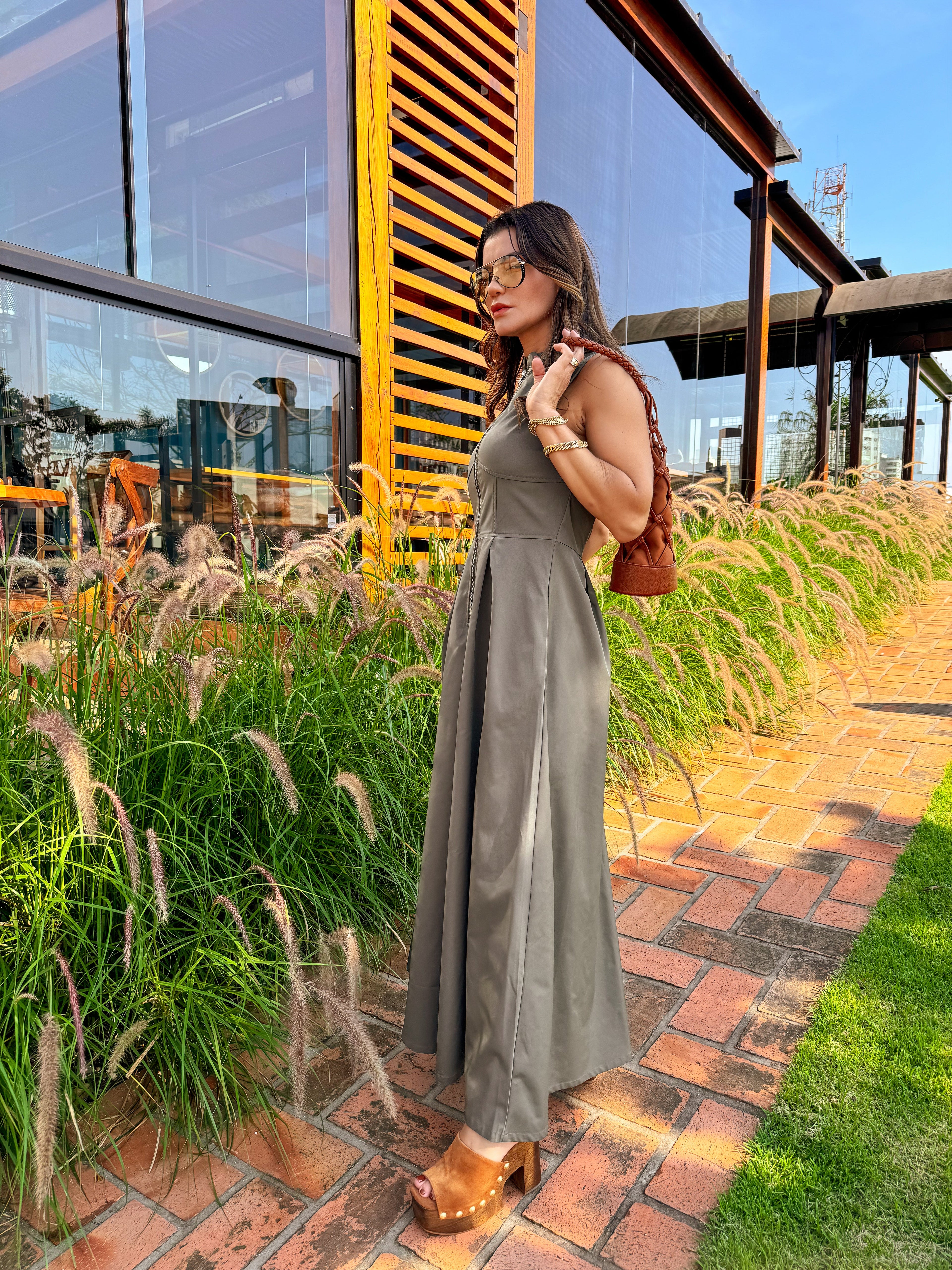 Vestido Longo com Zíper no Busto Cintura Império e Bolsos – Liriel